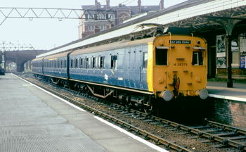 Blue unit at Altrincham platform 1 (22.5KB)